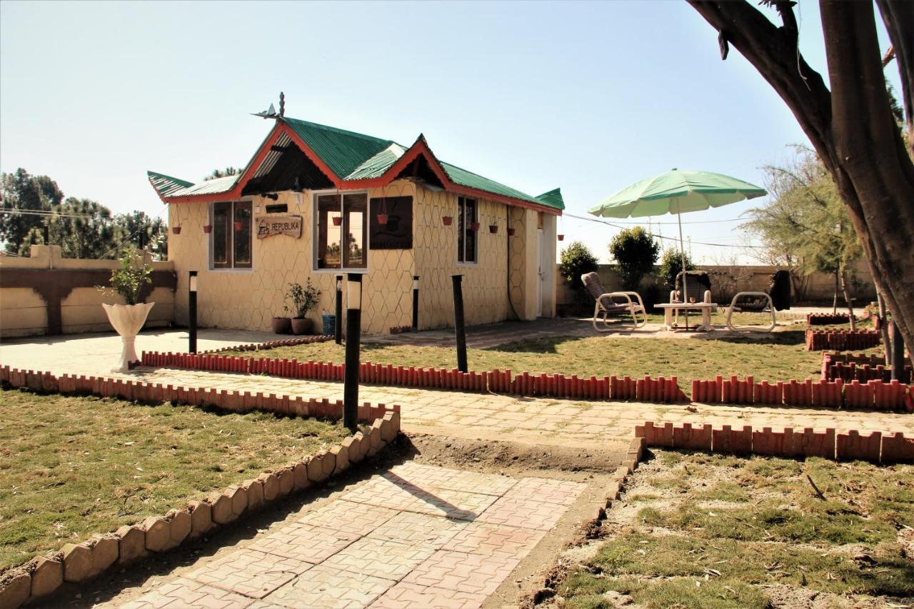 Republika Central Mansehra ภายนอก รูปภาพ